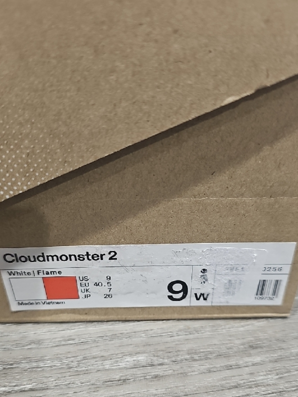 NWT Oncloud  Running Women's Running Shoes in White & Coral Accent - Picture 6 of 7